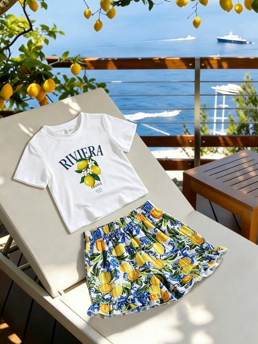 SHEIN Bộ áo thun (size nhỏ) cho bé gái, kiểu Hàn Quốc mùa hè, dáng rộng, dễ thương, áo croptop ngắn tay cổ tròn màu trắng in hình trái cây và chữ, quần short dáng rộng in hình trái cây khắp nơi, thích hợp cho kỳ nghỉ, đi chơi, đi học, v.v. - Màu vàng - Xem 1