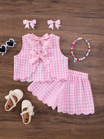 SHEIN Bộ trang phục thường ngày cho bé gái: Áo sơ mi kẻ caro thắt nơ và quần ống rộng.
