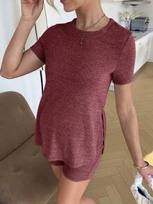 Slowluna 两件套孕妇休闲圆领短袖开衩下摆T恤和可调节腰围短裤套装 - 紅色 - 查看 5