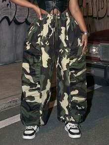 Slaydiva Nouveau pantalon cargo pour femmes de style printemps/été, festival de musique, Pâques, western, nomade, anniversaire, remise des diplômes, campus, étudiant, décontracté quotidien, polyvalent de base, loisirs, croisière, plage, bronzage, à la mode, streetwear, brunch, aéroport, fête et vacances - Camouflage avec taille ample et poches, grande taille - Vert - Voir 6