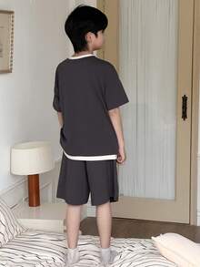 Dazy Kids 适合青少年男孩的夏季短袖短裤休闲家居服，优雅简约 - 深灰色 - 查看 2