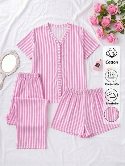 SHEIN Conjunto de pijama feminino de algodão branco com estampa listrada em cores contrastantes, fechamento frontal com botões, composto por blusa de manga curta, shorts e calça comprida. Ideal para usar em casa, confortável e casualmente.