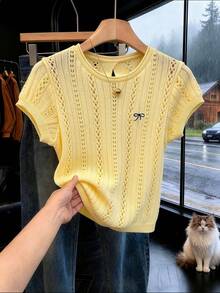 SHEIN Clasi 女士春夏新款圆领修身短款蝴蝶结后背纽扣设计时尚米黄色刺绣针织短袖上衣 - 黃色 - 查看 3