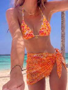 Swim Mod Set de 3 piezas de traje de baño de vacaciones de verano en la playa con parte superior tipo halter con textura floral y decoración de flores doradas, pantalones cortos con lazo lat - Multicolor 4 - Ver 8