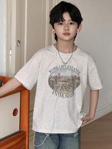 Dazy Kids 复古圆领印花短袖T恤，宽松夏季男童上衣（加大码） - 淺灰色 - 查看 3