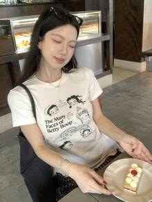 DAZY Camiseta Ajustada de Manga Curta com Estampa de Letra Cartoon, Bainha Assimétrica, Adequada para Uso Casual no Verão - Branco - Visão 3