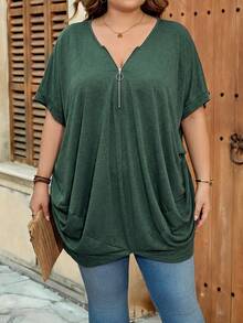 SHEIN CURVE+ Curve 尺码 US22 音乐节、海滨度假、波西米亚风女式纯色拉链半拉链短袖休闲宽松T恤 女式上衣 黑色上衣 休闲上衣 T恤 - 軍綠色 - 查看 4