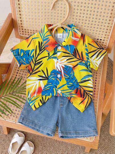 SHEIN Playful Pals Bộ áo sơ mi ngắn tay cổ bẻ in hình lá cây cho bé trai, thích hợp mặc đi biển, đi chơi, mặc hàng ngày, phù hợp cho bé từ 3-24 tháng tuổi.