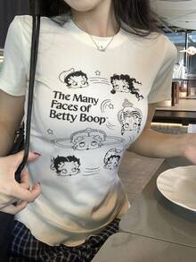 DAZY Camiseta Ajustada de Manga Curta com Estampa de Letra Cartoon, Bainha Assimétrica, Adequada para Uso Casual no Verão - Branco - Visão 1