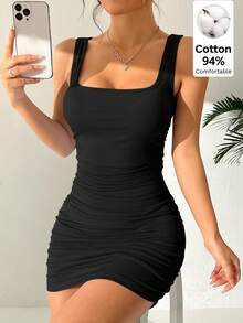 SHEIN EZwear 女士纯色方领褶皱无袖连衣裙，适合日常通勤、约会、派对、秋冬夏、圣诞节、新年、感恩节、聚会、婚礼、海滩、毕业典礼、时尚、优雅、休闲、外出、约会、预订、通勤、闪亮、情人节、优雅、度假、休闲、Y2K、外出、毕业典礼等场合。 - 黑色 - 查看 1