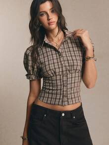 SHEIN x Luisa Sonza Poéselle Áo sơ mi nữ tay ngắn dáng ôm, cài cúc phía trước, họa tiết kẻ caro, thích hợp cho mùa hè. - Màu Khaki - Xem 3