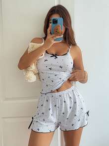 DAZY Bộ đồ ngủ mùa hè dành cho nữ, gồm áo hai dây và quần short phối ren in nơ. - Xám - Xem 5