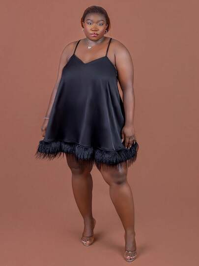 CurvyTilda 大码女式缎面拼接毛绒迷你连衣裙，派对装
