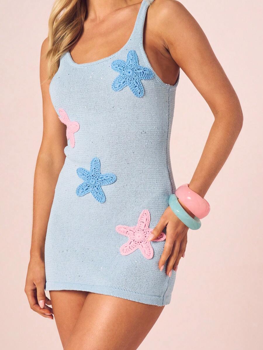 MISSGUIDED 浅蓝色迷你针织连衣裙，饰有刺绣海星贴花，无袖吊带款，夏季海滨风针织修身连衣裙 - 藍色 - 查看 1