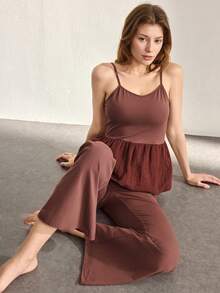 Ocili Bộ đồ ngủ nữ bằng cotton gồm áo hai dây và quần ống rộng, phối ren tương phản, có bèo nhún ở gấu. - Màu Đỏ Sâu - Xem 1