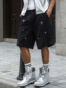 PAVTROS Phong cách đường phố dành cho nam giới trẻ tuổi, sản phẩm đa năng: Quần short nam dáng rộng, cạp chun, đính đá lấp lánh. Thích hợp cho phong cách đường phố, mặc thường ngày, đi chơi cuối tuần, lễ hội âm nhạc, tụ họp bạn bè và các dịp xã hội khác của giới trẻ. Chiếc quần short này là một món đồ đa năng không thể thiếu trong tủ quần áo của phái mạnh, là món quà tuyệt vời dành cho bạn trai hoặc chồng. - màu đen - Xem 5