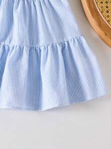 Genkimix Kids Bộ đồ mùa hè năng động cho bé gái: áo không tay cổ bẻ phối màu tương phản kẻ sọc và chân váy ngắn. - Màu xanh nhạt - Xem 4