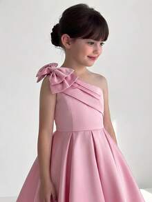 SHEIN Đầm công chúa dự tiệc thanh lịch màu hồng satin cho bé gái mùa xuân/hè, với nơ lớn trên vai và eo xéo. - Hồng - Xem 7