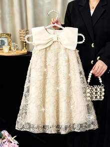 SHEIN Elladie kids 这款女童优雅时尚无袖雪纺连衣裙，采用多色立体花卉贴花和超大蝴蝶结装饰，轻盈舒适，适合夏季庆祝活动和休闲外出穿着。 - 杏色 - 查看 4