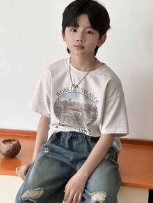Dazy Kids 复古圆领印花短袖T恤，宽松夏季男童上衣（加大码） - 淺灰色 - 查看 6