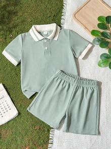 SHEIN Vintaside Kids 男童春夏绿色针织华夫格高领上衣短裤套装。撞色滚边高领设计，打造层次感穿搭体验。宽松版型简约时尚，百搭实用，尽显男孩独特魅力。适合休闲街头风、帅气日常休闲以及校园等各种场合。 - 綠色 - 查看 1