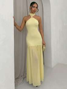 xheSHEIN Glamour Vestido elegante con cuello halter vintage para resaltar los hombros y el cuello, diseño sin espalda que destaca la belleza de la espalda, silueta de parte superior ajustada + falda plisada de cintura alta, tela elástica de la parte superior que se ajusta cómodamente a la figura, material plisado y liviano de la falda con excelente caída y fluidez para un movimiento dinámico, vestido formal largo para mujeres adecuado para galas, banquetes, alfombras rojas, citas y talla grandexhe - Amarillo claro - Ver 5
