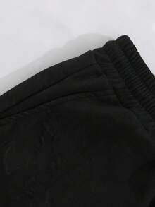 ROMWE MEN 男士哥特式文字印花短裤 - 黑色 - 查看 5