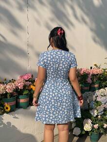 SHEIN EZwear 大码女士夏季性感印花深V领系带修身连衣裙 - 杏色 - 查看 2