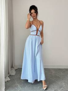 Selianne Vestido de primavera/verano de estilo elegante, romántico y sexy para playa, viaje, fiesta y calle. Diseño de nicho de moda versátil de talla media con escote en V profundo en azul y blanco, con diseño vertical hueco, falda acampanada y tirantes de espagueti a cuadros pequeños. - Azul y blanco - Ver 8