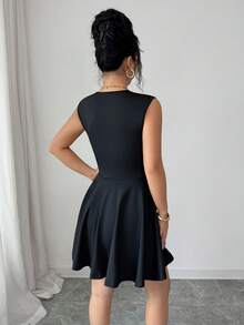 SHEIN Elenzya 女士纯色简约休闲短裙 - 黑色 - 查看 2