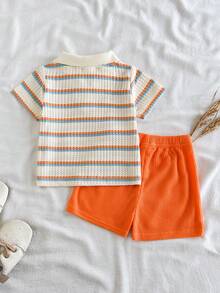 SHEIN Playful Pals 2件組男嬰米色夏季休閒度假風復古時尚POLO領撞色條紋短袖套裝，適合派對與外出 - 橘色 - 查看 2