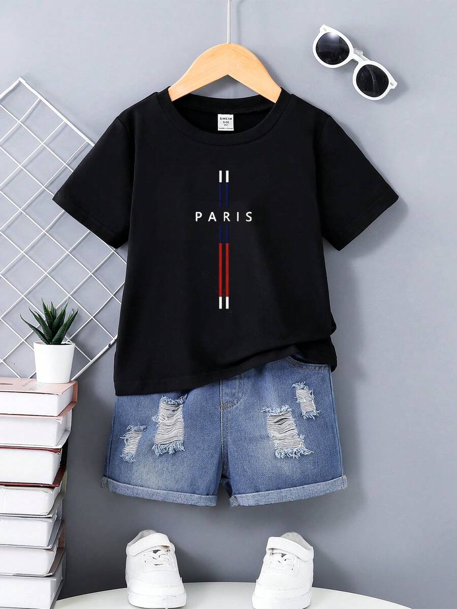 SHEIN Streecool Kids 一套幼儿男童休闲简约巴黎撞色印花短袖T恤和牛仔短裤套装，适合外出、街头、复古极简牛仔套装，夏季休闲时尚两件套 - 黑色 - 查看 1