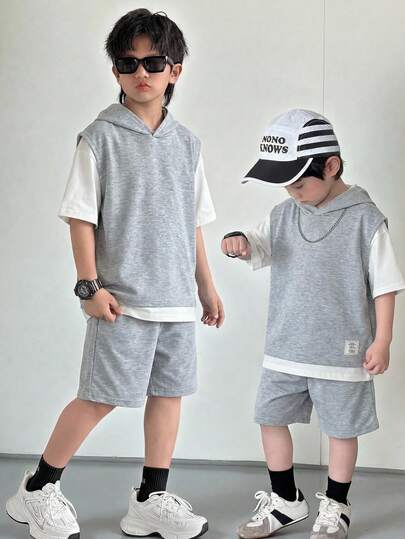 SHEIN 2セット キッズ/ティーン男の子カジュアル快適フード付き半袖ルーズTシャツとショーツニットアウトフィットセット