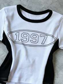 IslaSuriya 热销新品：这款时尚修身的女士短袖T恤采用独特的复古黑白撞色数码印花，非常适合日常穿着、上学、购物、约会和外出。是春夏的时尚之选。 - 彩色 - 查看 3
