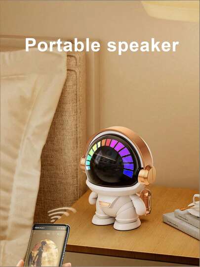 Teckwe Altavoz inalámbrico Bluetooth portátil de material ABS con diseño de astronauta, estéreo profundo, mini y compacto, ornamento de escritorio creativo, recargable, con autonomía prolongada, iluminación RGB, compatible con tarjeta TF, diseño de dibujos animados, para uso doméstico, oficina, dormitorio, viajes, fiestas, regalo de cumpleaños, artículo de moda pequeño con batería de 800mAh
