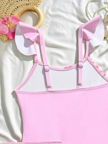 SHEIN Vintaside Kids Bộ đồ liền thân 2 mảnh cho bé gái, màu hồng họa tiết hoa 3D, tay ngắn, kiểu tạp dề, dễ thương và thanh lịch, thích hợp mặc ngoài trời, mùa hè, chất liệu mềm mại và thoải mái, xu hướng thời trang mới Xuân/Hè 2026, SS26, đồ cần thiết cho kỳ nghỉ, du lịch, trang phục mùa hè cho trẻ em. - Hồng - Xem 4