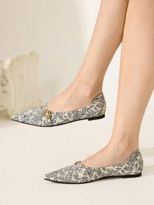 CUCCOO CHICEST Pointed Toe Ditsy Floral Slip-On Flat Shoes With Buckle Strap, Commuting Style - Multicolor - View 4