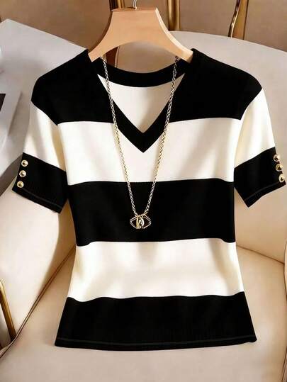 GlowEve Women's Contrast Color V-Neck Short Sleeve Casual Button Design T-Shirt