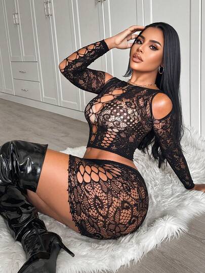  Vẻ quyến rũ bí ẩn! Bộ đồ lót ren đen 2 món ChaseTheNight, tay dài trễ vai + thiết kế đan chéo khoét rỗng, thích hợp cho những dịp thân mật.