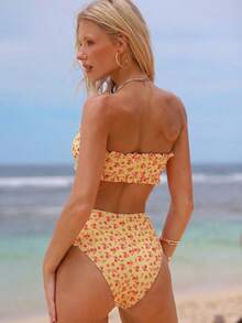 SHEIN Swim Conjunto de bikini con cordón, con estampado floral, volantes, detalles delicados y colgante de perla, para vacaciones de verano en la playa - Multicolor - Ver 2
