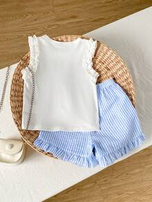 SHEIN Playful Pals 女童（小号）针织提花象牙色荷叶边吊带背心和粉色荷叶边短裤套装，可爱迷人的宝宝夏季服装 - 淺藍色 - 查看 2
