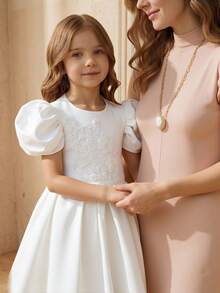 SHEIN Glamorique Kids 小女孩公主缎面连衣裙，白色，泡泡袖，花边装饰，生日派对，婚礼节日正式场合礼服，可爱 - 白色 - 查看 10