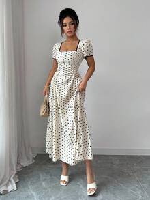 SHEIN PETITE Đầm maxi nữ mùa xuân/hè dáng suông, cổ vuông, tay ngắn, phối nhiều mảnh vải, eo nhún, gấu xòe, họa tiết chấm bi đen và mơ, thích hợp cho đi học/nghỉ hè/du lịch/tụ họp gia đình/lễ tốt nghiệp/tiệc tùng/lễ hội âm nhạc. - Đen và trắng - Xem 3