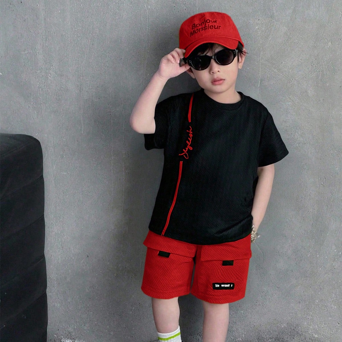 Set de 2 piezas de camiseta de cuello redondo casual y pantalones cortos cargo verde neón para niños pequeños, adecuado para primavera/verano, uso