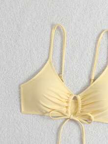 Swim Basics 女款簡約純色胸前綁帶比基尼上衣，海灘休閒度假風 - 黃色 - 查看 3