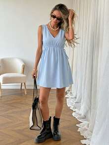 Easowa 浅蓝色V领无袖A字迷你连衣裙，适合简约通勤、浪漫约会、休闲度假穿着，春夏皆宜。 - 淺藍色 - 查看 1