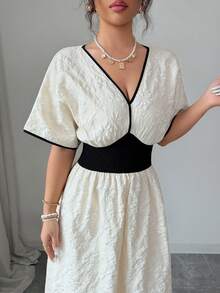 Modelyn Đầm midi xòe thanh lịch dành cho nữ, chất liệu jacquard đen trắng, phối eo tương phản, thích hợp cho mùa hè. - Đen và trắng - Xem 3