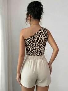 Conjunto de 2 piezas de top de camisola ajustado con estampado de leopardo de un solo hombro y shorts casuales de pierna ancha, adecuado para ir al trabajo - Albaricoque - Ver 2