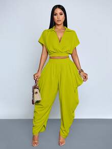 SOLERSUN Bộ đồ hai mảnh thanh lịch dành cho nữ màu mơ, gồm áo croptop cổ chữ V tay ngắn xếp ly cài cúc vàng và quần harem cạp cao có túi, thích hợp cho công sở và thường ngày. - màu xanh lá - Xem 4