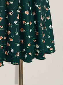 SHEIN ICON 大码女式碎花V领褶皱休闲短袖连衣裙 - 墨綠色 - 查看 8